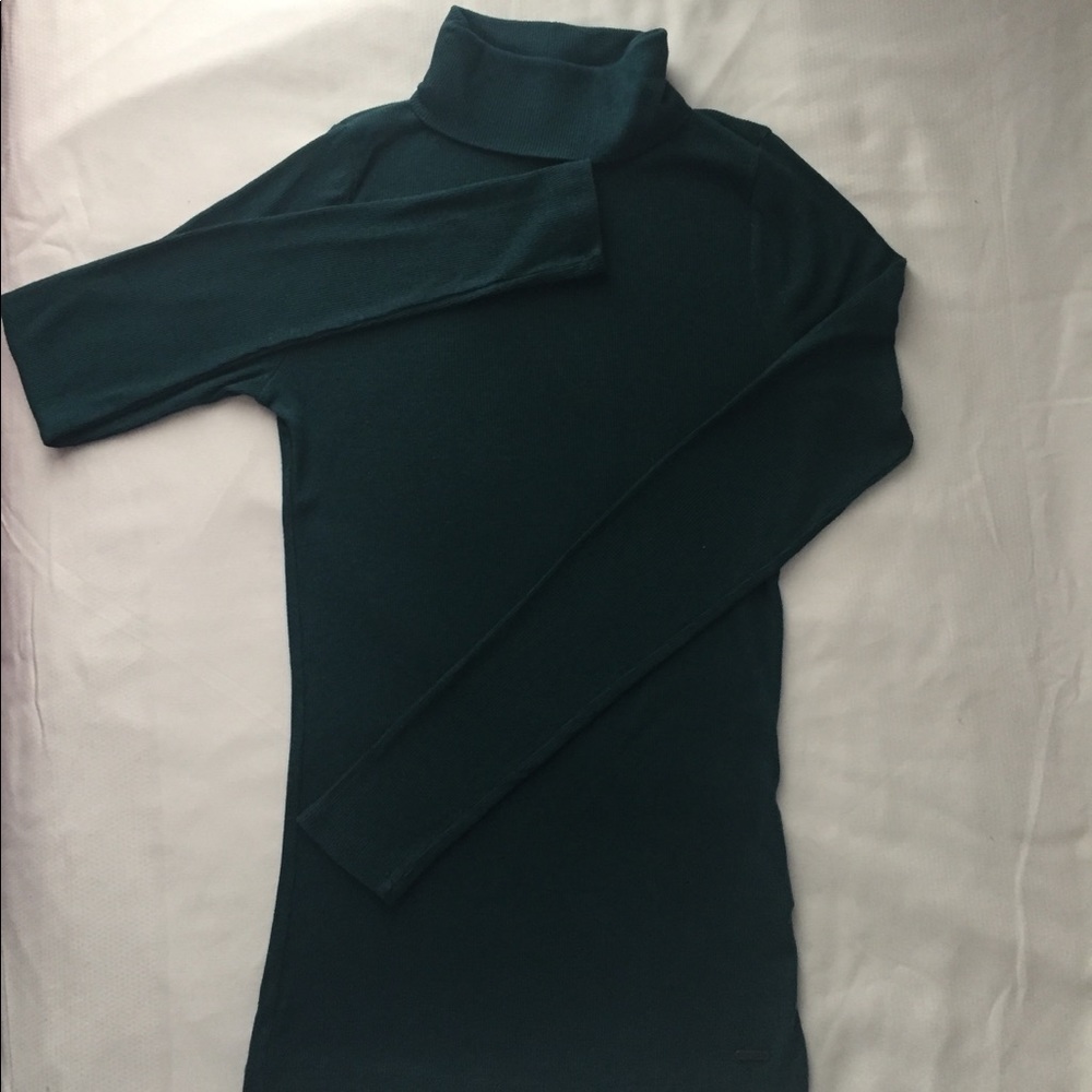 Hollister turtleneck 9/10 condition